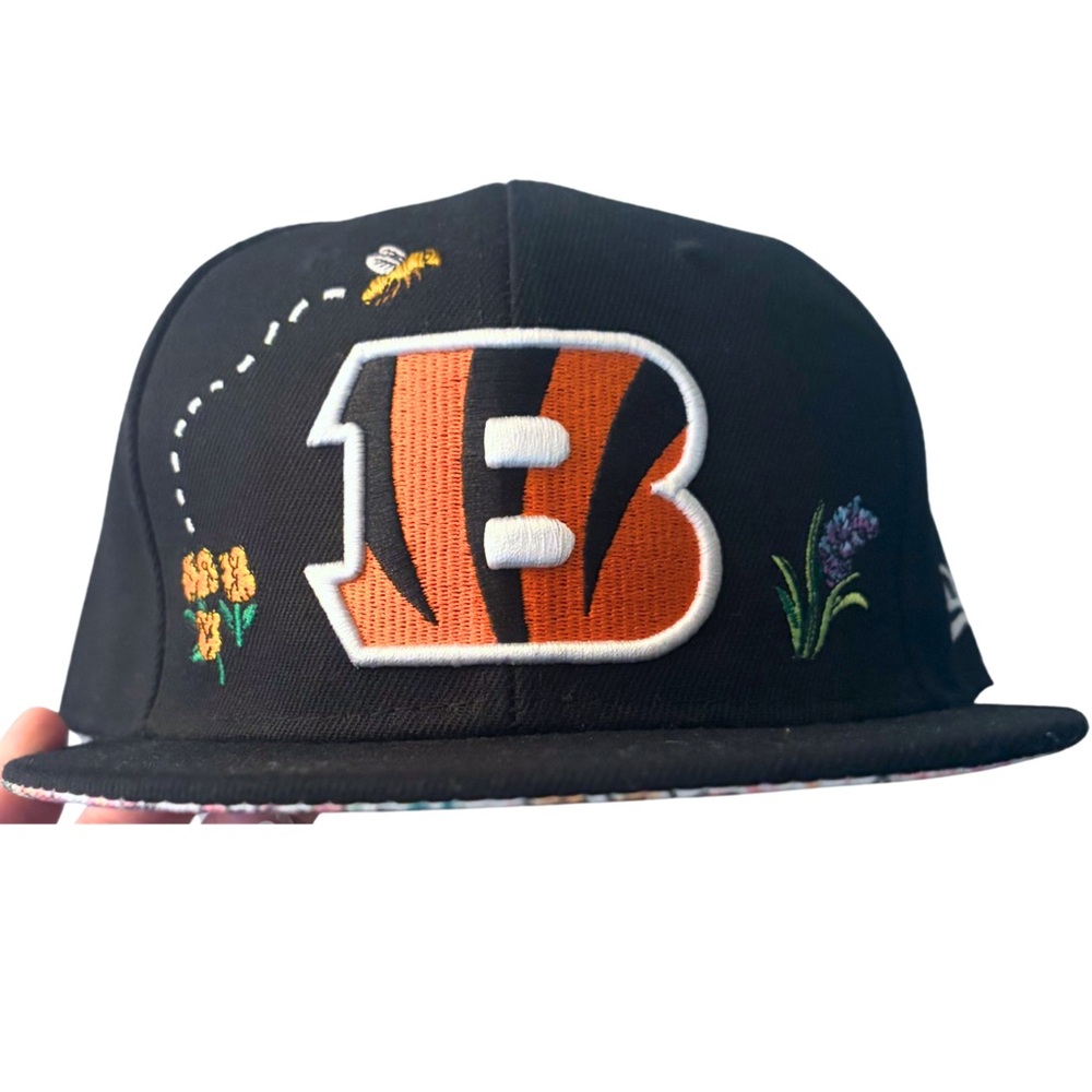 Cincinnati Bengals - Floral Embroidered  SnapBack